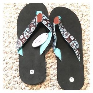 Super comfortable flip flops! Never worn!